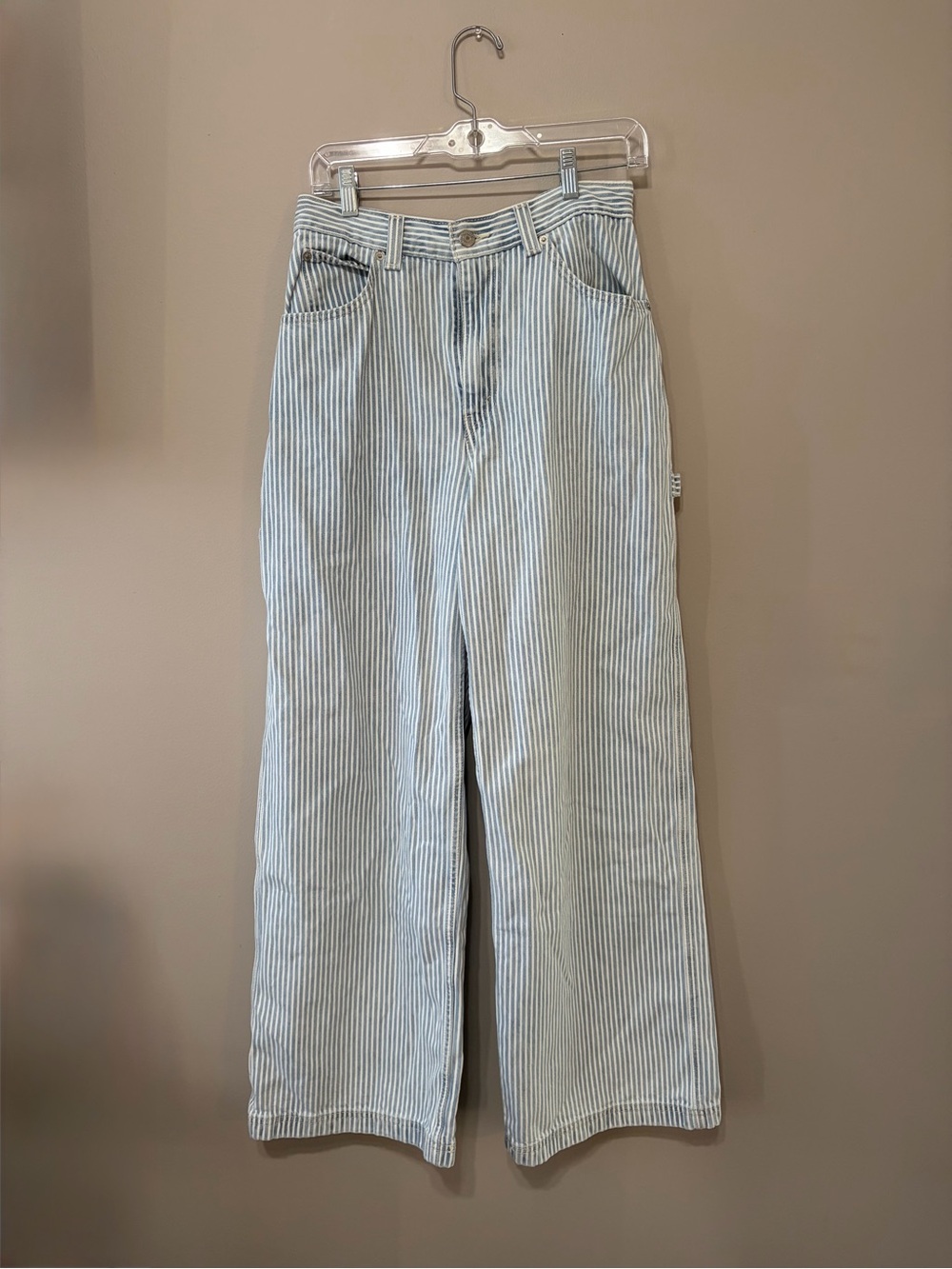 Levi’s Women’s Chich Baggy Carpenter Cotton Jeans